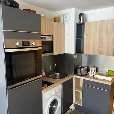 - Inout - 4 Beds Flat V-473 *